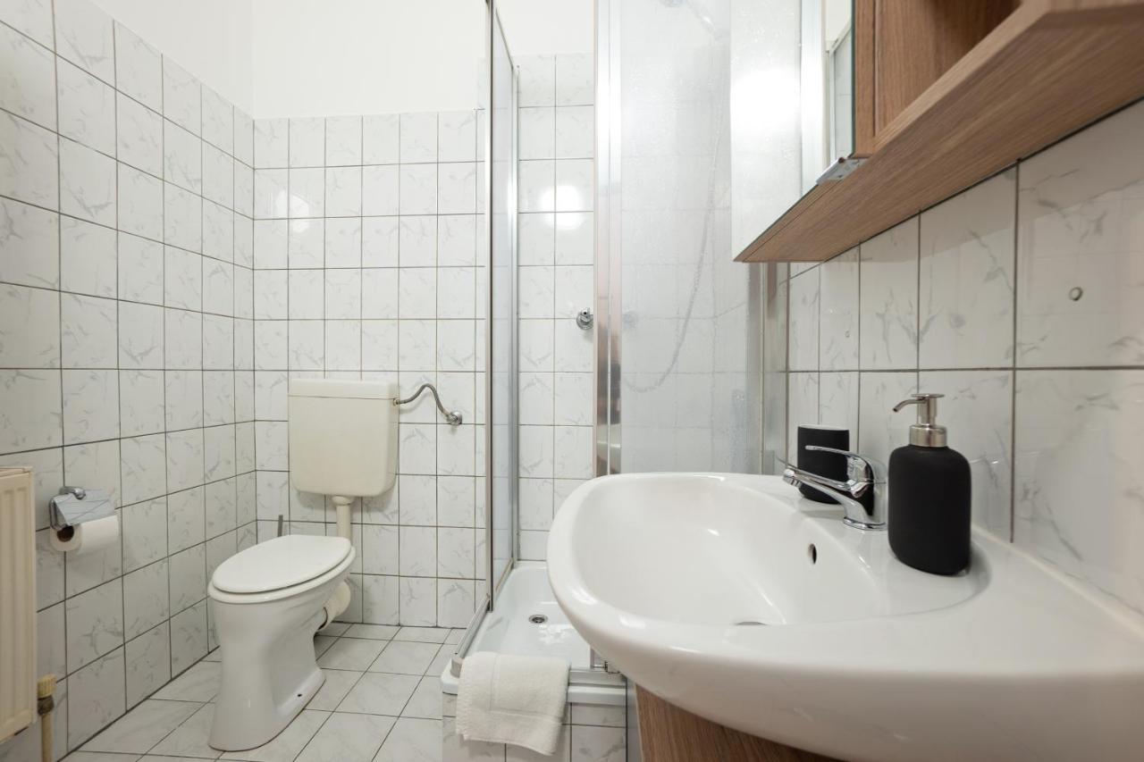 Lovely 1-Bedroom Apartment Next To Praterstern فيينا المظهر الخارجي الصورة