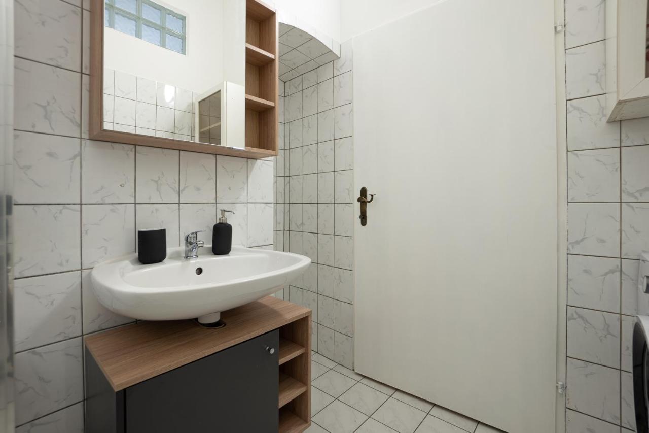 Lovely 1-Bedroom Apartment Next To Praterstern فيينا المظهر الخارجي الصورة